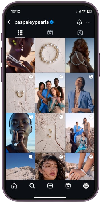 White_and_Black_Minimalist_Phone_Mockup_Instagram_Story__3_-removebg-preview.png